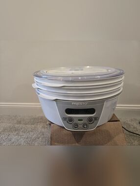 Presto White Stackable Electric Food Dehydrator Working Condition
